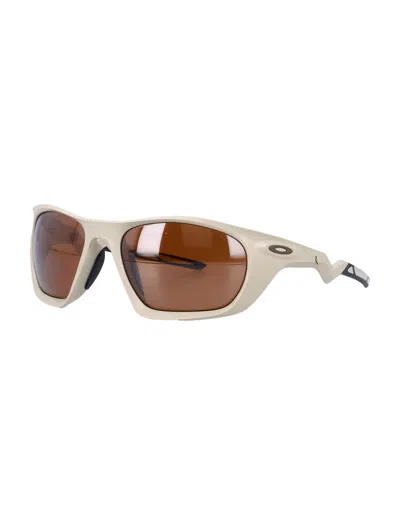 Oakley Matte Sand Lateralis Sunglasses With High-wrap Frame In Brown
