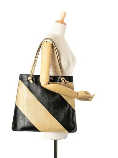 Pre-owned Gucci 2016-2025 Smooth Calfskin Diagonal Striped Zumi Tote Bag