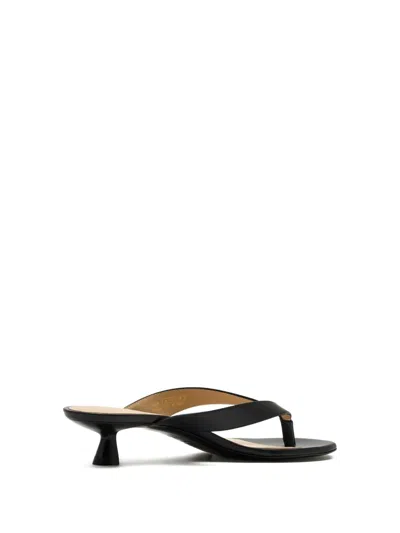 Stuart Weitzman Rio Leather Kitten-heel Thong Sandals In Black