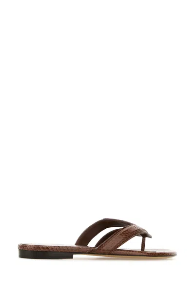 Fendi Textured Leather Thong Sandals With Silhouette In Brown