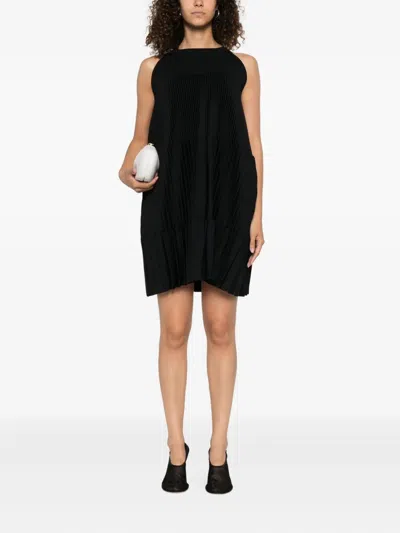 Cfcl Pleated Side-pocket Dress In Black