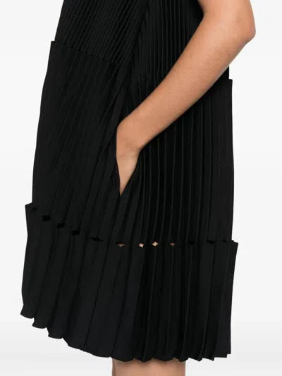 Cfcl Pleated Side-pocket Dress In Black