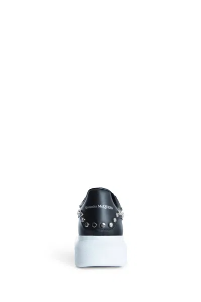 Alexander Mcqueen Studded Leather Platform Sneakers In Black