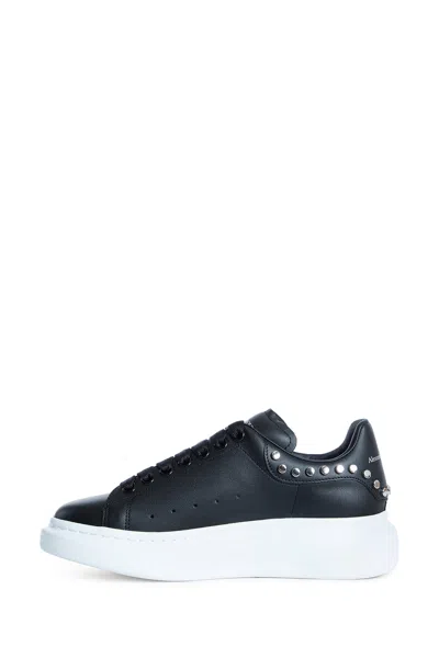 Alexander Mcqueen Studded Leather Platform Sneakers In Black