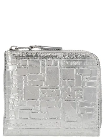 Comme Des Garçons 'embossed Logotype' Wallet In Neutral