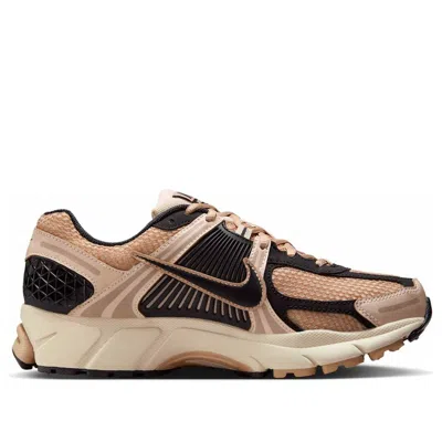 Nike (wmns)  Air Zoom Vomero 5 'sanddrift' In Brown