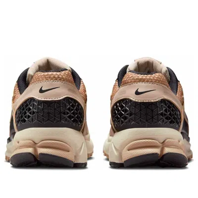 Nike (wmns)  Air Zoom Vomero 5 'sanddrift' In Brown