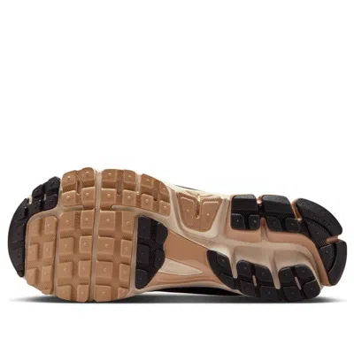 Nike (wmns)  Air Zoom Vomero 5 'sanddrift' In Brown