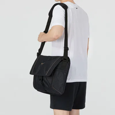 Nike Nsw Essentalsi Messenger Athleisure Casual Sports Shoulder Bag Messenger Bag Unisex Black In Black