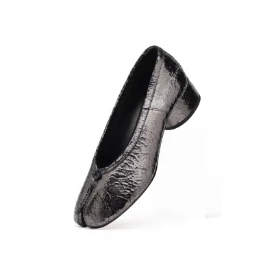 Maison Margiela Tabi Ballerina Split-toe Crinkled Glossed-leather Pumps In Grey