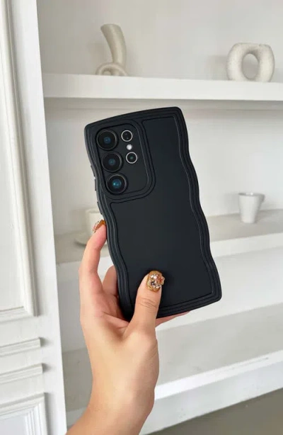 Auramma Black Wavy S24 Ultra Phone Case