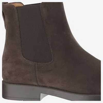 Tod's Round Toe Suede Chelsea Boots With Elastic Side Panels