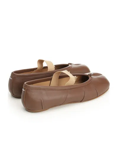 Maison Margiela Tabi Ballerina Flat Elastic Band Scarpe Basse Brown In Brown