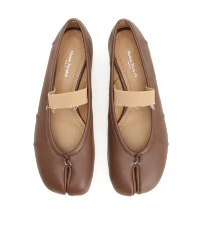 Maison Margiela Tabi Ballerina Flat Elastic Band Scarpe Basse Brown In Brown