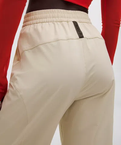Lululemon Women's Lightweight Woven Jogger