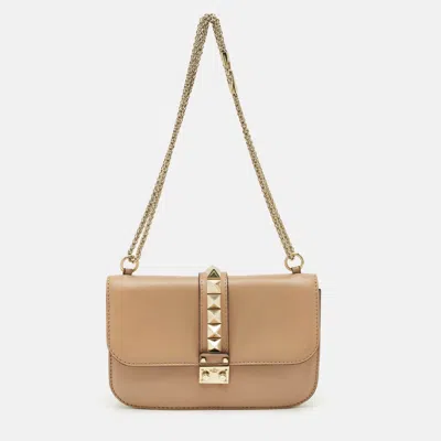 Pre-owned Valentino Garavani Beige Leather Medium Rockstud Glam Lock Shoulder Bag In Sand