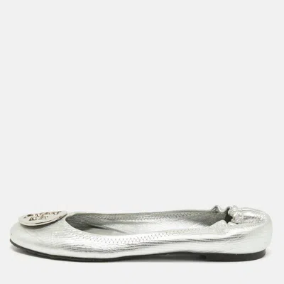 Pre-owned Tory Burch Metallic Silver Leather Reva Scrunch Ballet Flats Size 41