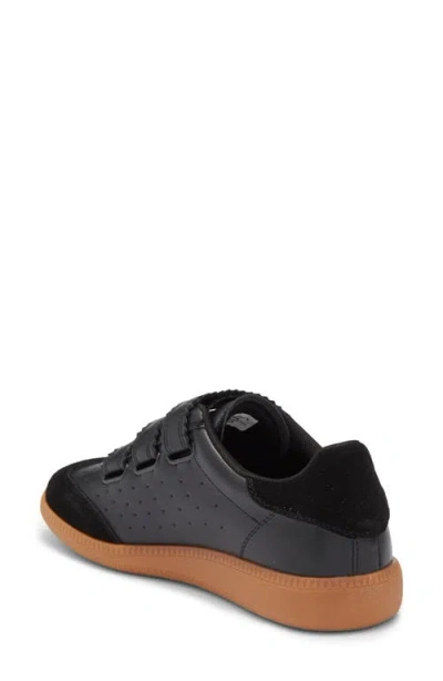 Steve Madden Momentum Sneaker