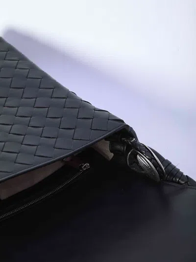 Bottega Veneta Men Black Messenger Swing Bag