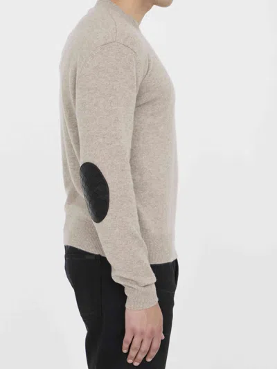 Bottega Veneta Cashmere Crewneck Jumper With Leather Elbow Patches In Neutral