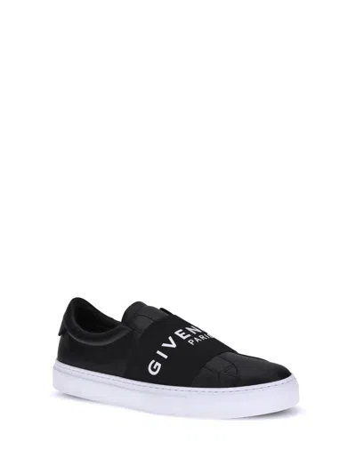 Givenchy Calfskin Leather Sneakers With Printed Logo And Contrasting Sole In Black