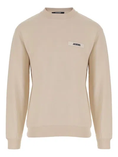 Jacquemus Men The Gros Grain Crewneck Sweatshirt With Logo Plaque In Neutral
