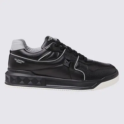 Valentino One Stud Low-top Sneakers In Black