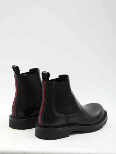 Gucci Round Toe Leather Chelsea Boots With Web In Black
