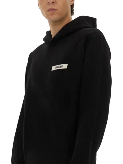 Jacquemus The Gros Grain Zip-up Hooded Sweatshirt In Black