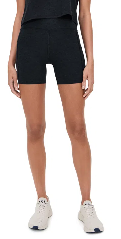 Beyond Yoga Spacedye Keep Pace Pocket 5 Shorts Darkest Night In Black