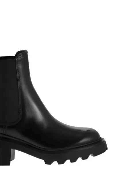 Tod's Leather Ankle Boot In Black