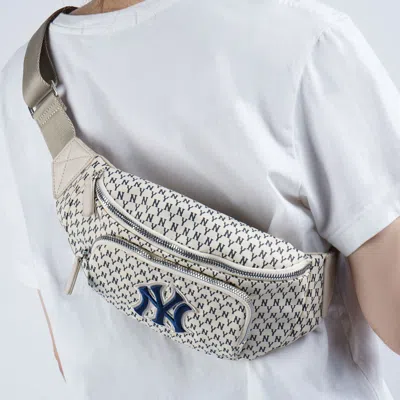 Mlb Monogram Series Retro Full Print Ny New York Yankees Casual Classic Fanny Pack White