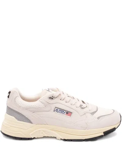 Autry Round Toe Mesh Panels Contrast Sole Sneakers In Neutral