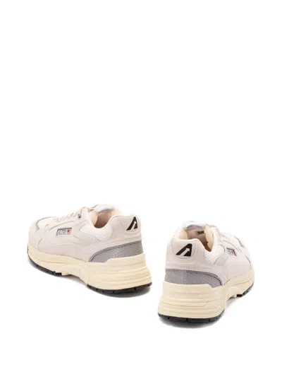 Autry Round Toe Mesh Panels Contrast Sole Sneakers In Neutral