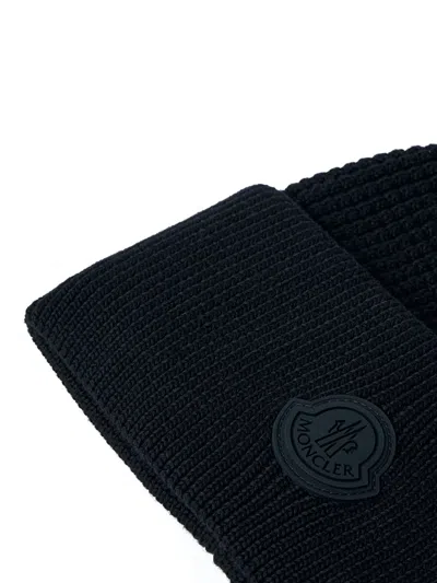 Moncler Men Logo Motif Beanie Hat In Black