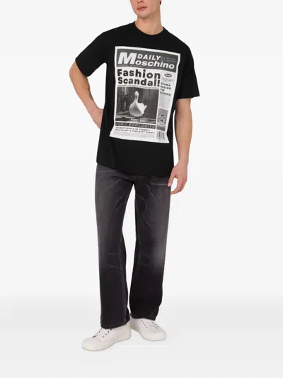 Moschino T-shirt Whit Maxi Print In Black
