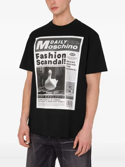 Moschino T-shirt Whit Maxi Print In Black