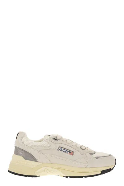 Autry Classic Leather And Mesh Panel Sneakers In Neutral