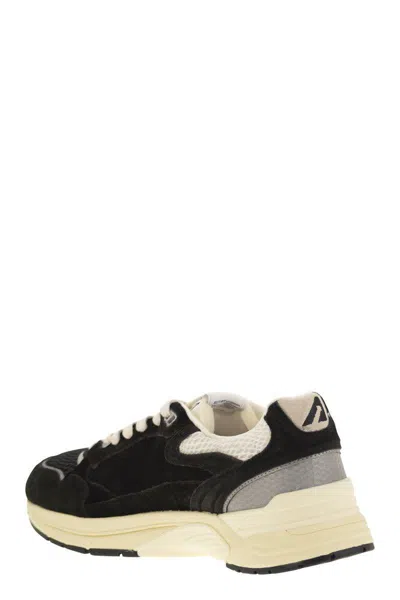 Autry Hyperway Black Low Top Sneakers With Logo Patch On Tongue And Side In Tech Fabric Man