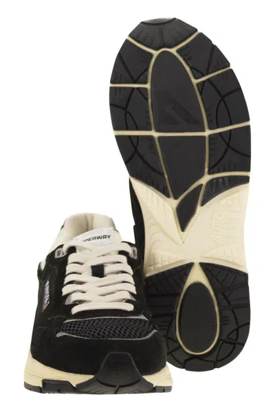 Autry Hyperway Black Low Top Sneakers With Logo Patch On Tongue And Side In Tech Fabric Man