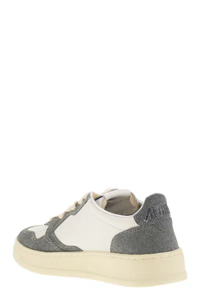 Autry Medalist Low Sneakers With Two Tone Glitter In White