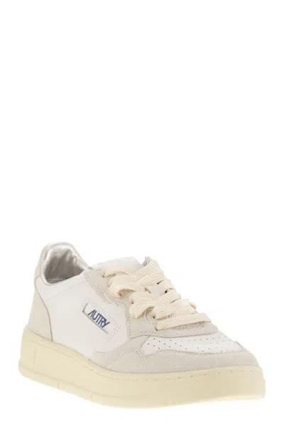 Autry Medalist Low Sneakers With Two Tone Glitter In Neutral