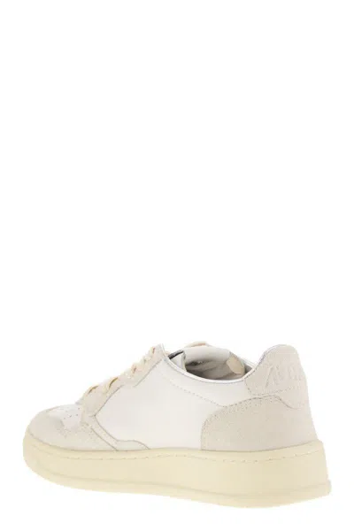 Autry Medalist Low Sneakers With Two Tone Glitter In Neutral