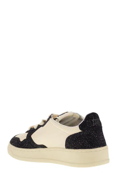 Autry Medalist Low Sneakers With Two Tone Glitter In White
