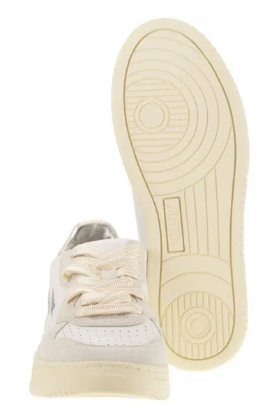 Autry Medalist Low Sneakers With Two Tone Glitter In Neutral
