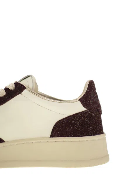 Autry Medalist Low Sneakers With Two Tone Glitter In White