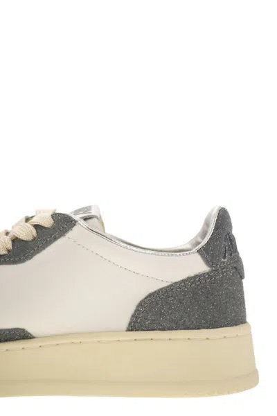 Autry Medalist Low Sneakers With Two Tone Glitter In White