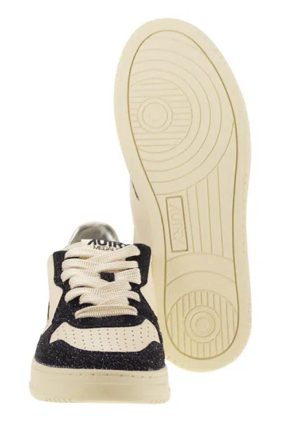 Autry Medalist Low Sneakers With Two Tone Glitter In White