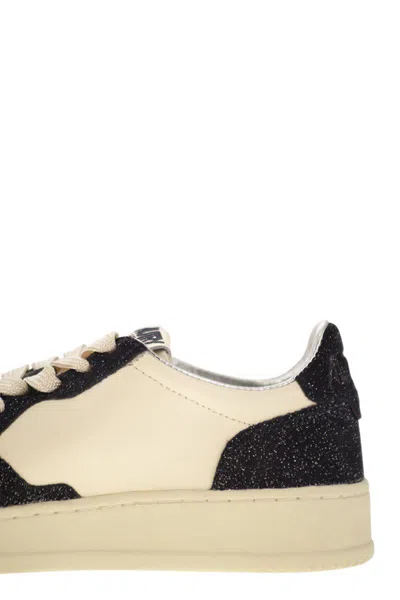 Autry Medalist Low Sneakers With Two Tone Glitter In White