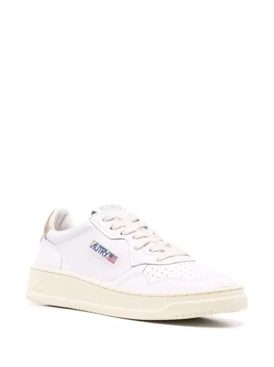Autry 'medalist' White Low Top Sneakers With Contrasting Heel Tab In Leather Woman